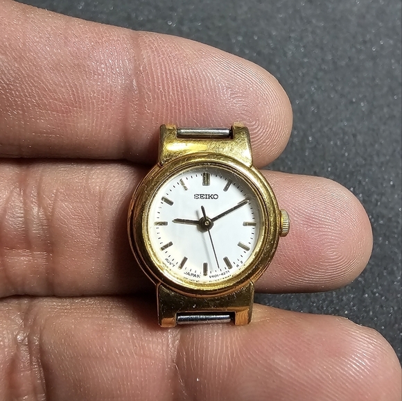 Vintage Seiko Ladies Quartz Watch Gold Tone White Dial V401-1520 Parts Or Repair - Picture 1 of 7
